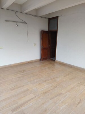Room in 3 BHK Builder Floor at RWA Apartments Sector 39, Sector 39 – for Rent