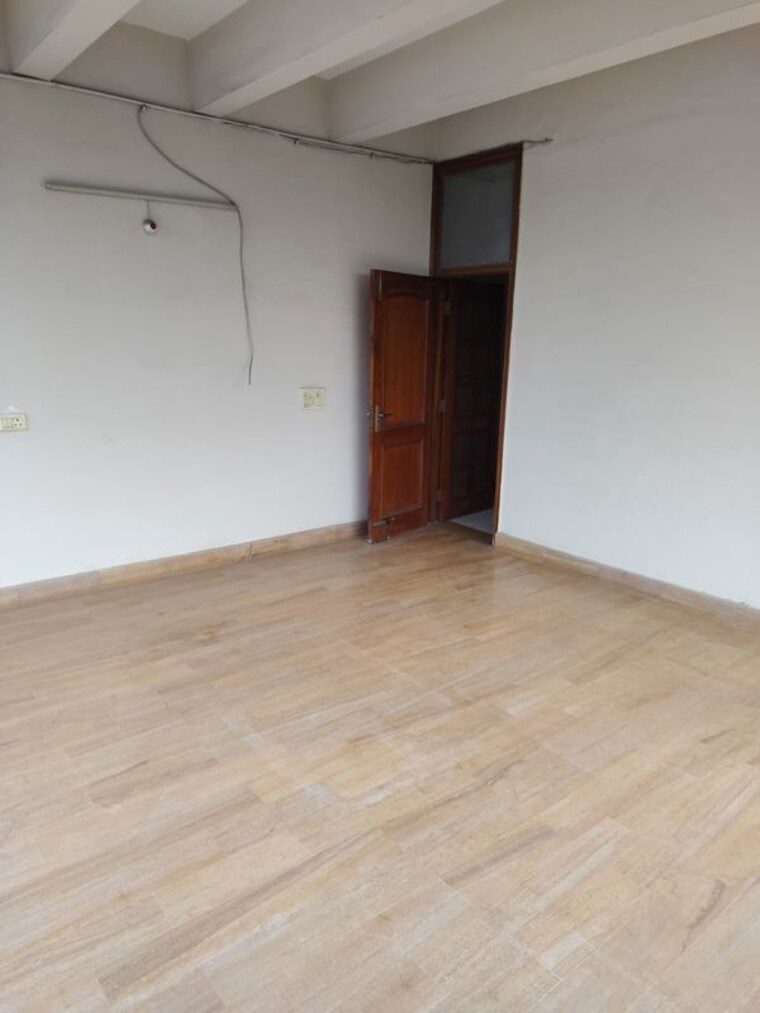 Room, rwa-apartments-sector-39 3 Bedroom 4000 Sq.Ft. Builder Floor In Sector 39 Noida 10643775