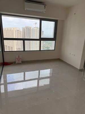 Room in 1.5 BHK Apartment at Piramal Vaikunth, Balkum Pada – for Rent