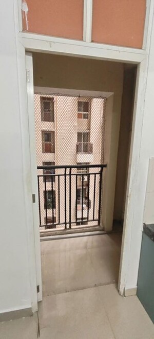 Room in 2 BHK Apartment at DB Orchid Ozone, Dahisar East – for Rent