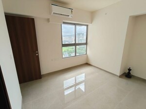Room in 1 BHK Apartment at Piramal Vaikunth, Balkum Pada – for Rent