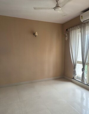 Room in 2 BHK Apartment at Vrindavan Society Goregaon, Goregaon East – for Rent