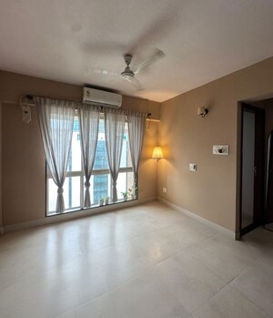Room in 2 BHK Apartment at Vrindavan Society Goregaon, Goregaon East – for Rent