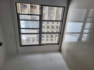 Room in 2 BHK Apartment at UK Iridium, Kandivali East – for Rent