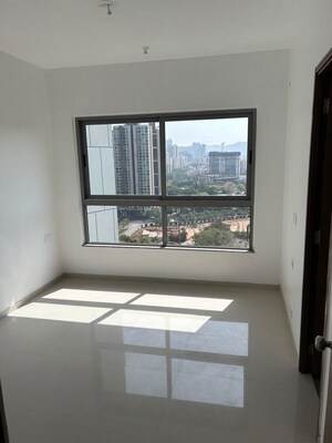 Room in 3 BHK Apartment at Kalpataru Immensa, Kolshet Road – for Rent