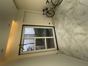 Room in 3 BHK Builder Floor at Sector 9a – for Rent