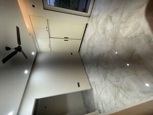 Room in 3 BHK Builder Floor at Sector 9a – for Rent