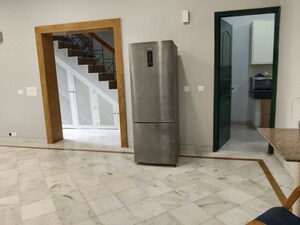 Building Lobby in 3 BHK Builder Floor at DLF Imperial Residences, Dlf Phase I – for Rent