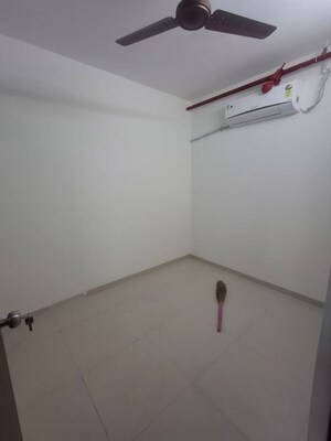 Room in 1.5 BHK Apartment at Alliance Fortuna Blue, Lower Parel – for Rent