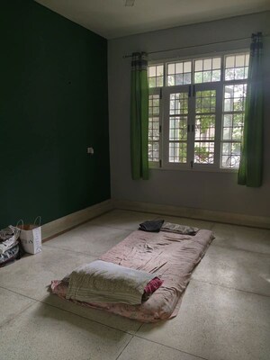 Bedroom in 4 BHK Builder Floor at DLF Royale Residences, Dlf Phase I – for Rent
