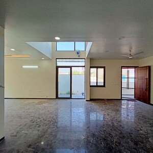 Room in 5 BHK Villa at Kokapet – for Rent