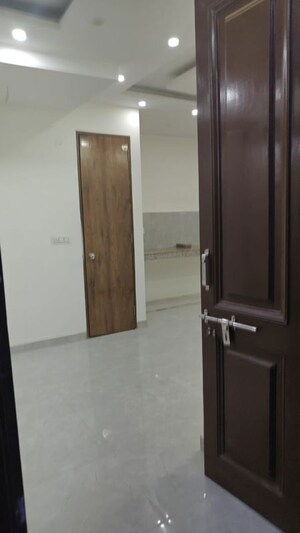 Room in 3 BHK Independent House at Mehrauli – for Sale