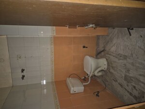 Bathroom in 1.5 BHK Builder Floor at Mayur Vihar – for Rent