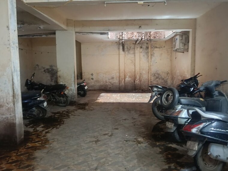  Parking, old morbi  46.13 Sq.Mt. Apartment In Old Morbi Morbi 10643948