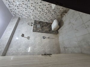 Bathroom in 1.5 BHK Builder Floor at Mayur Vihar 1 – for Rent