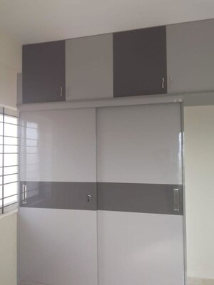 Furnished Amenities in 2 BHK Apartment at Sadaramangala – for Sale