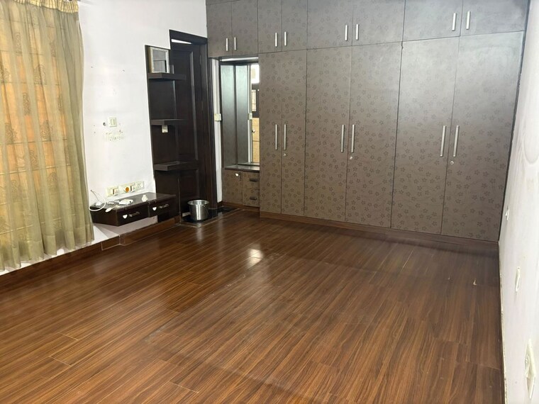 Room, dlf-royale-residences 6+ Bedroom 500 Sq.Yd. Builder Floor In Dlf Phase I Gurgaon 10643992