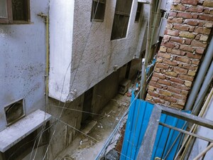 Balcony in  Builder Floor at Pitampura – for Sale
