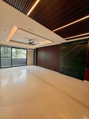 Room in 5 BHK Builder Floor at DLF Imperial Residences, Dlf Phase I – for Rent