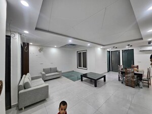 Team Area in 4 BHK Builder Floor at DLF Royale Residences, Dlf Phase I – for Rent