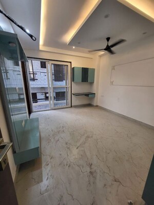 Room in 4 BHK Builder Floor at DLF Imperial Residences, Dlf Phase I – for Rent