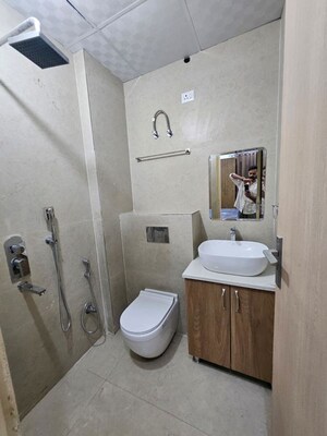 Bathroom in 4 BHK Builder Floor at DLF Imperial Residences, Dlf Phase I – for Rent