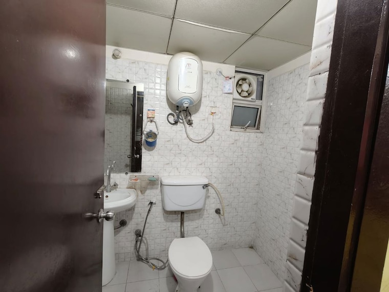 Bathroom, gaur-city 4 Bedroom 1855 Sq.Ft. Apartment In Sector 4 Greater Noida Greater Noida 10644030