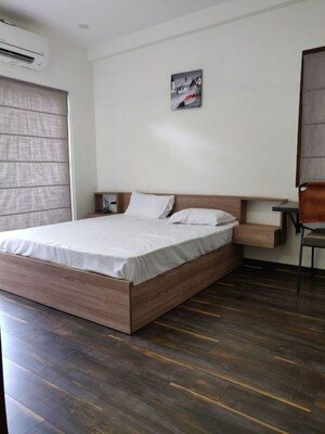 Bedroom in 2 BHK Builder Floor at DLF Imperial Residences, Dlf Phase I – for Rent