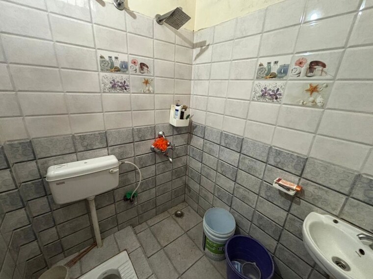 Bathroom, kanwali 3 Bedroom 1265 Sq.Ft. Independent House In Kanwali Dehradun 10644073