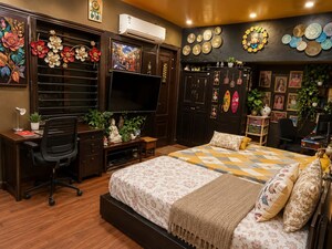Bedroom in 4 BHK Builder Floor at DLF Imperial Residences, Dlf Phase I – for Rent