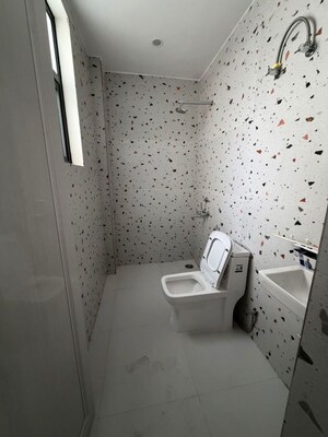 Bathroom in 3 BHK Builder Floor at DLF Royale Residences, Dlf Phase I – for Rent