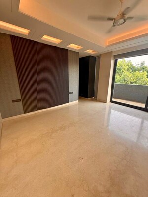 Room in 4 BHK Builder Floor at DLF Imperial Residences, Dlf Phase I – for Rent