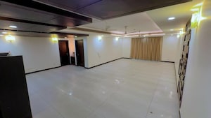 Room in 6 BHK Builder Floor at DLF Imperial Residences, Dlf Phase I – for Rent