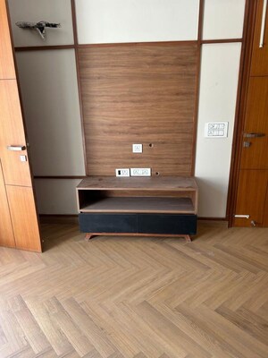Room in 3 BHK Builder Floor at Sector 9 – for Rent