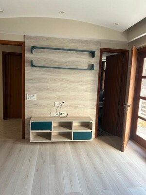Room in 3 BHK Builder Floor at Sector 9 – for Rent