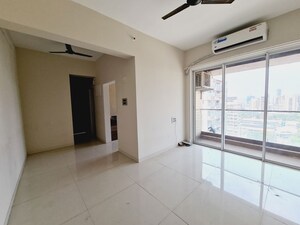 Room in 2 BHK Apartment at Piramal Aranya, Byculla – for Rent