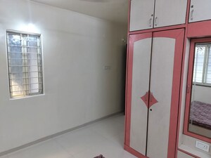Room in 2.5 BHK Apartment at Yash Sankul, Pimple Saudagar – for Rent
