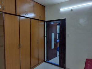 Room in 2.5 BHK Apartment at Yash Sankul, Pimple Saudagar – for Rent