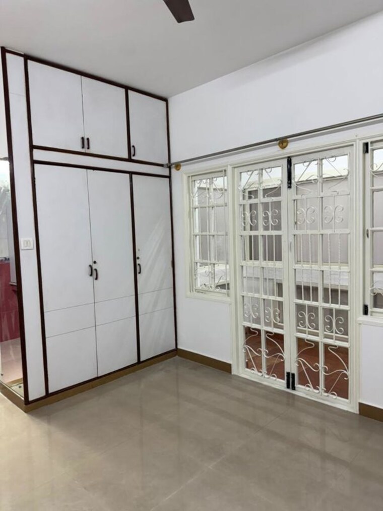Room, lalazar-apartment 3 Bedroom 1800 Sq.Ft. Apartment In Palace Road Bangalore 10644267