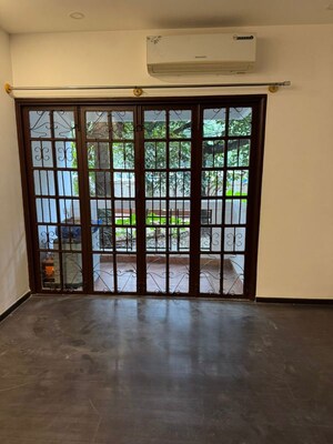 Room in 3 BHK Apartment at Lalazar Apartment, Palace Road – for Sale
