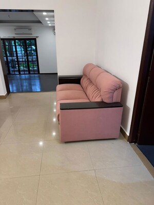 Room in 3 BHK Apartment at Lalazar Apartment, Palace Road – for Sale