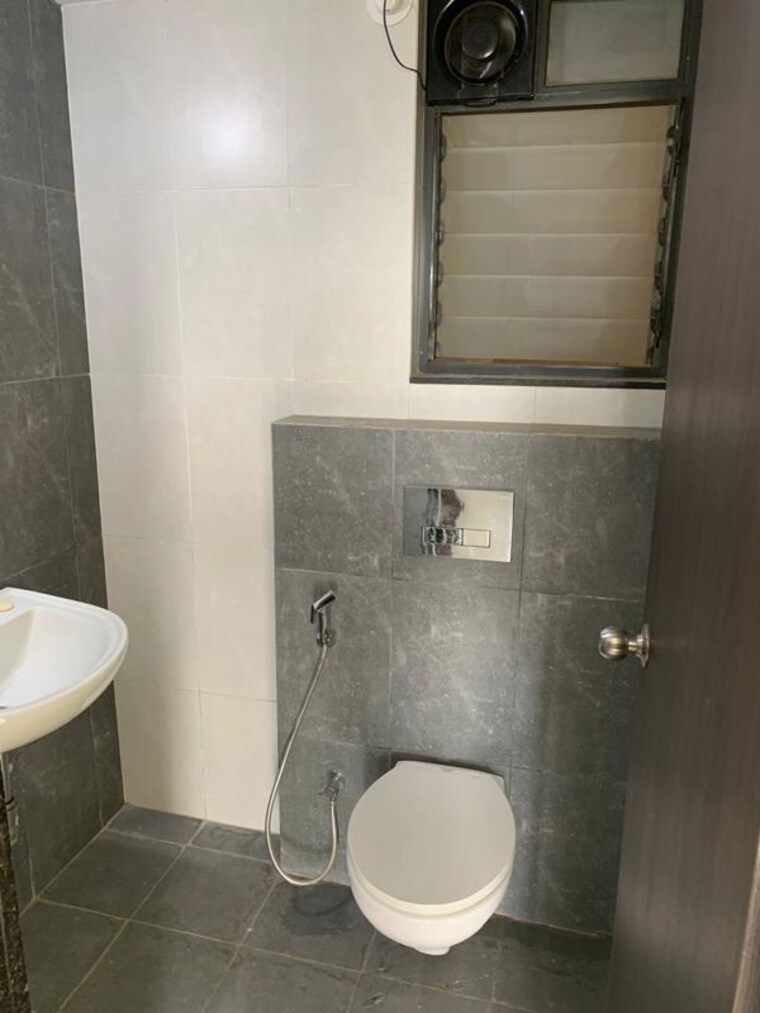 Bathroom, vilas-javdekar-yashwin-encore 2 Bedroom 900 Sq.Ft. Apartment In Wakad Pune 10644282