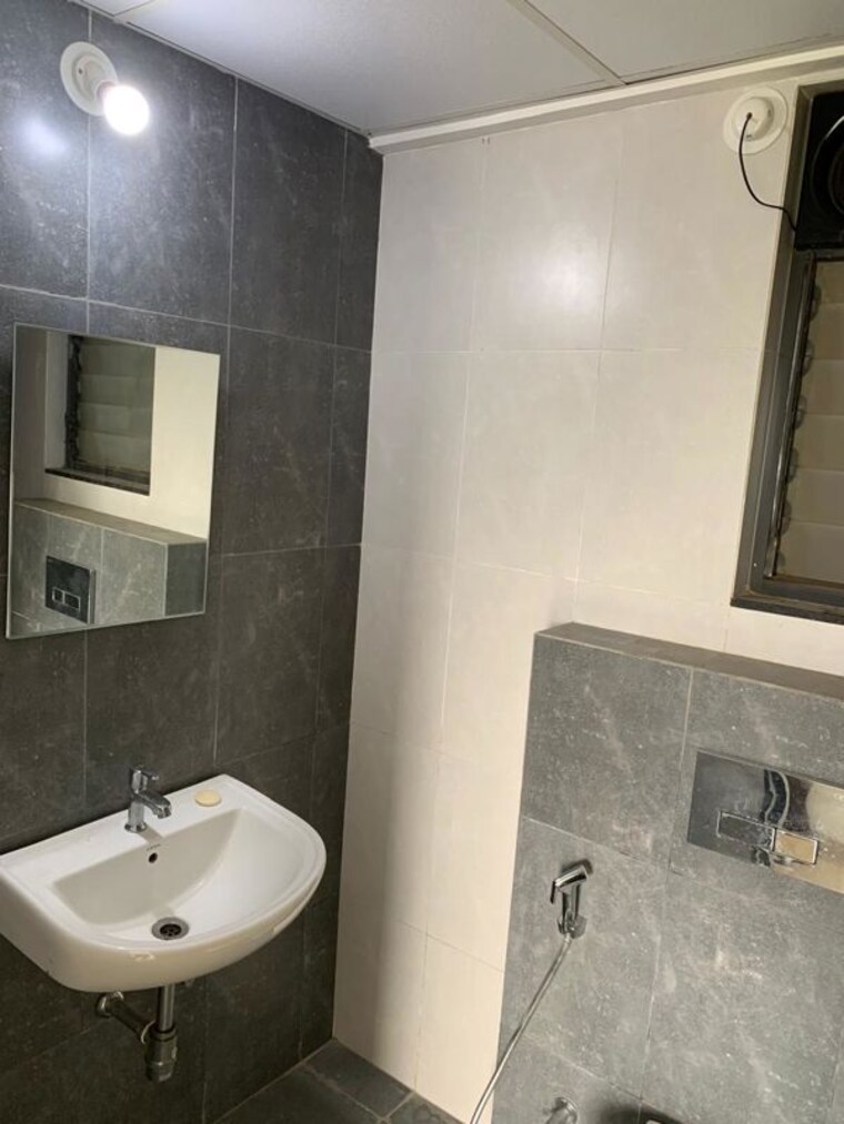 Bathroom, vilas-javdekar-yashwin-encore 2 Bedroom 900 Sq.Ft. Apartment In Wakad Pune 10644282
