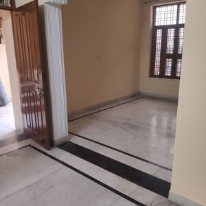 3 BHK Builder Floor For Rent in Sector 9