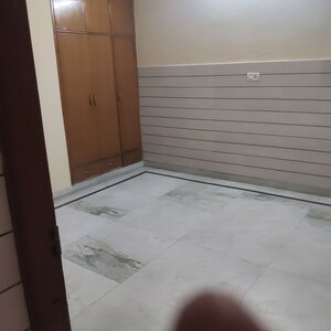 Room in 3 BHK Builder Floor at Sector 9 – for Rent