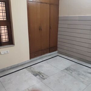 Room in 3 BHK Builder Floor at Sector 9 – for Rent