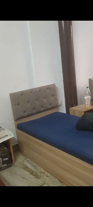 Bedroom in 2 BHK Apartment at Sion – for Rent