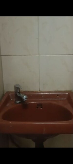 Furnished Amenities in 2 BHK Apartment at Sion – for Rent