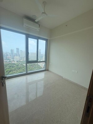 Room in 2 BHK Apartment at Piramal Aranya, Byculla – for Rent