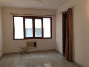 Room in 3 BHK Builder Floor at Panchsheel Park – for Rent